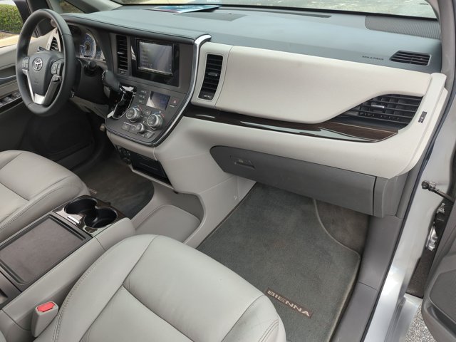 Used 2018 Toyota Sienna XLE AWD/4WD image 23