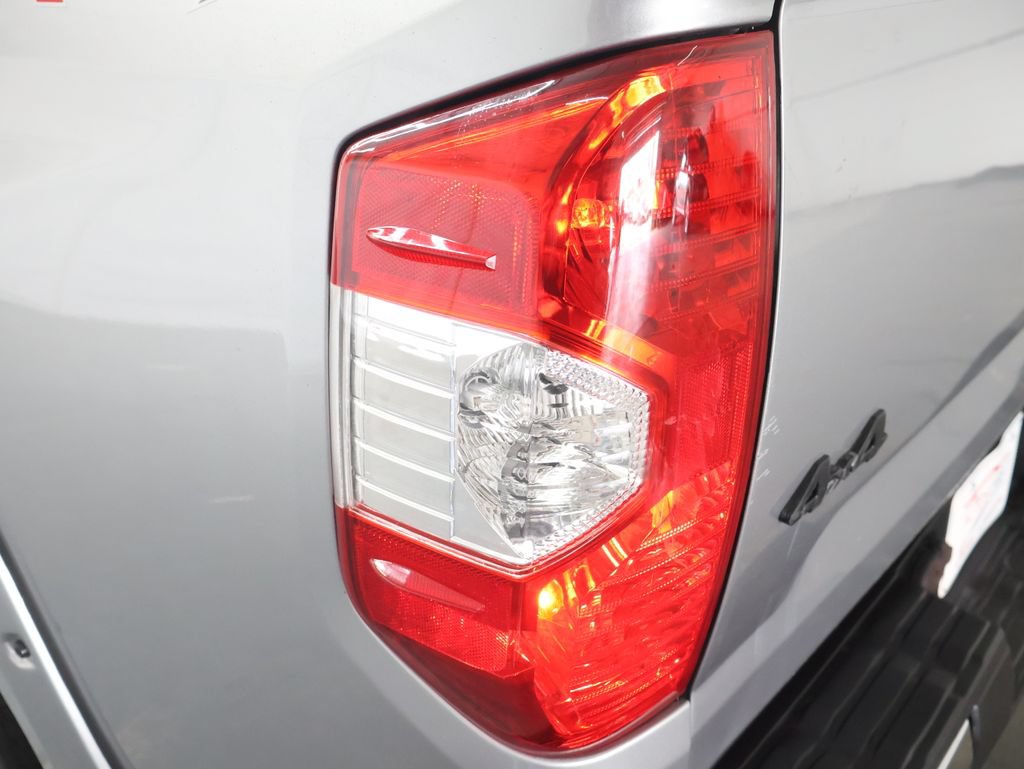 Used 2018 Toyota Tundra SR5 w/ SR5 Upgrade Package AWD/4WD image 28