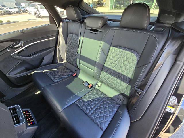 Used 2024 Audi SQ8 e-tron Prestige w/ Prestige Package AWD/4WD image 17