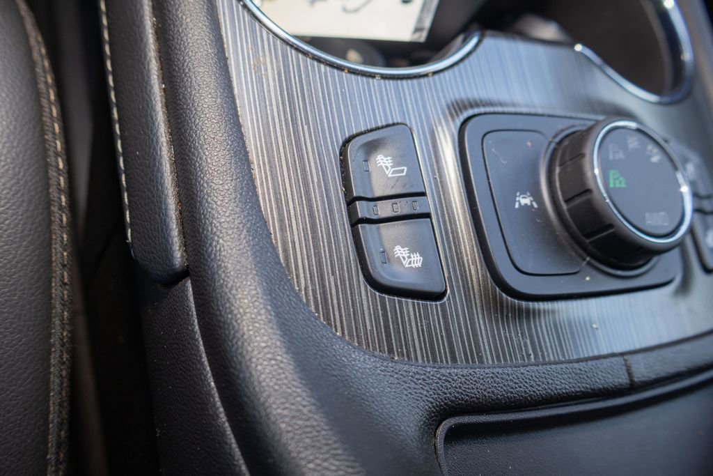 Certified 2023 GMC Acadia SLT image 26