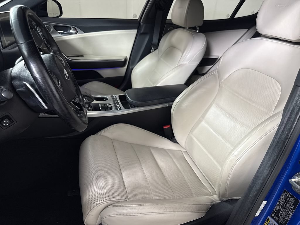 Used 2018 Kia Stinger GT2 AWD/4WD image 11