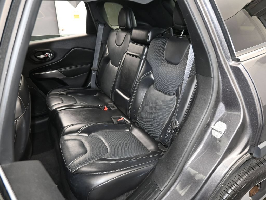 Used 2019 Jeep Cherokee Limited FWD image 31
