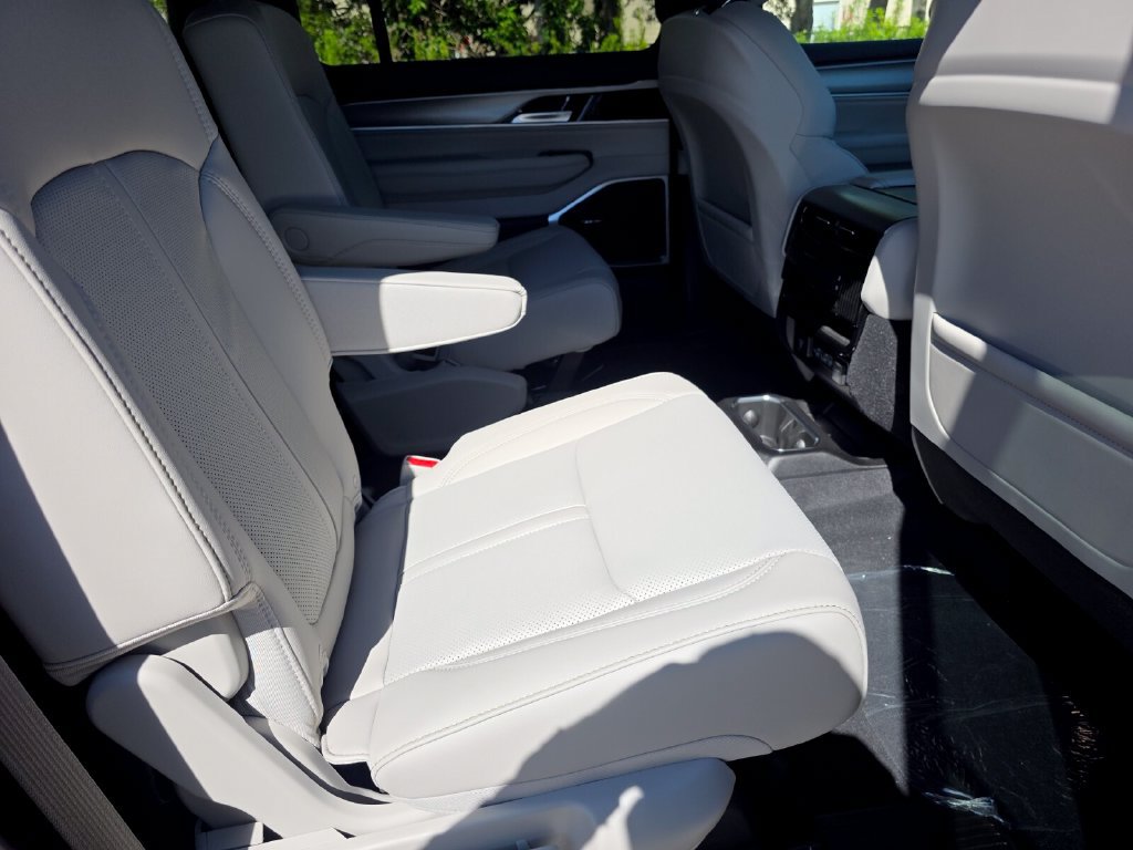 New 2027 Jeep Grand Wagoneer 4WD image 18
