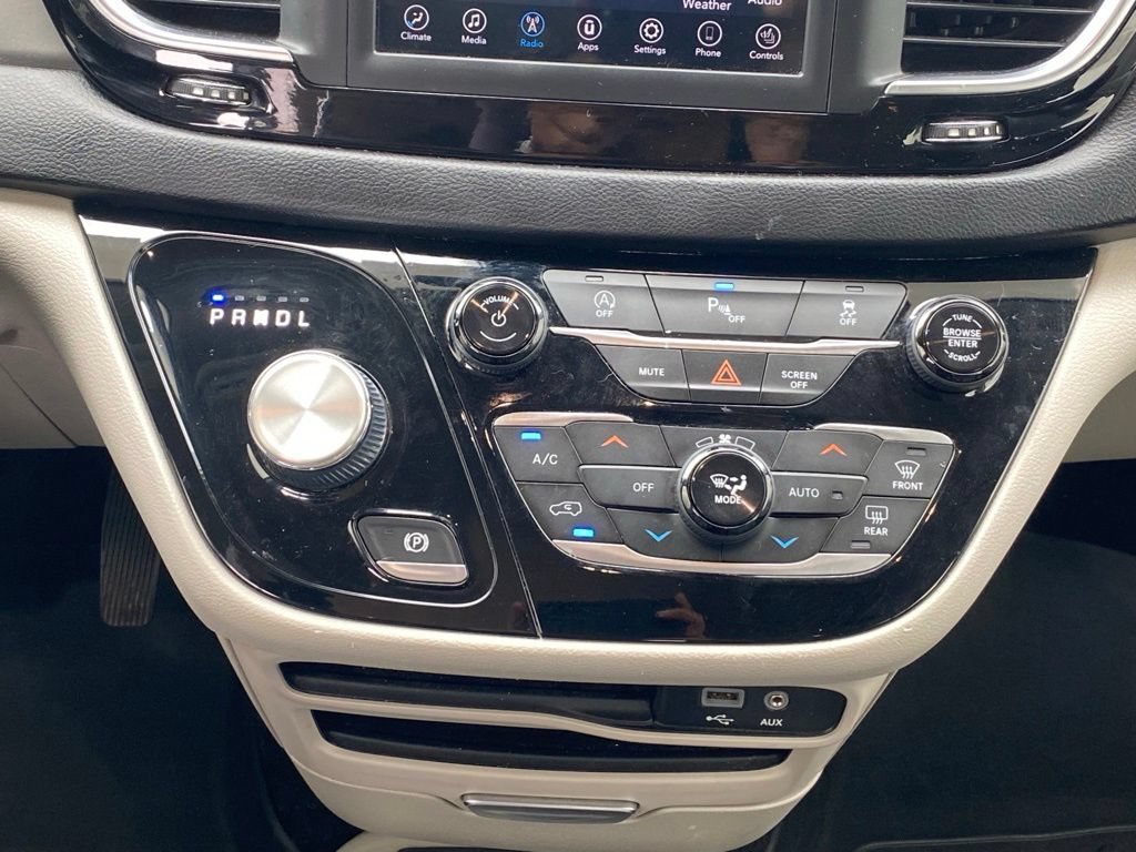 Used 2020 Chrysler Pacifica Touring-L FWD image 19