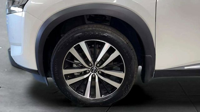 Used 2024 Nissan Pathfinder Platinum image 37