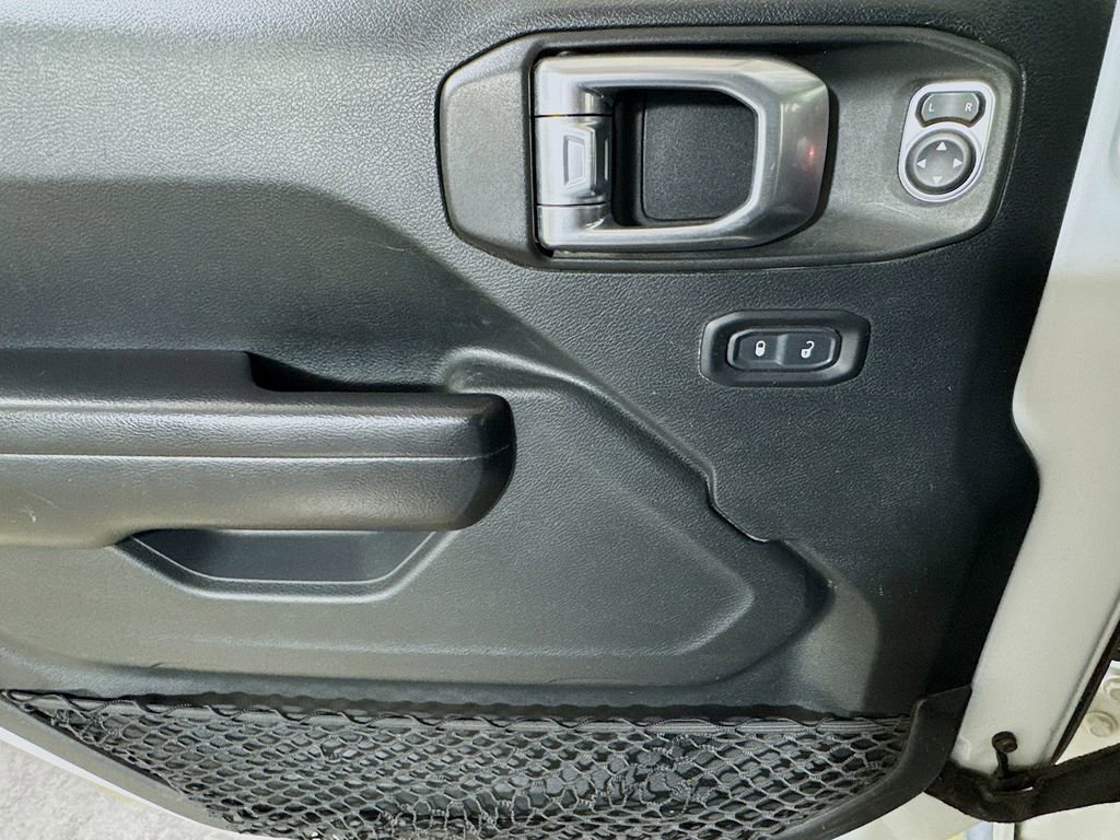 Used 2020 Jeep Gladiator Rubicon w/ Trailer Tow Package AWD/4WD image 15