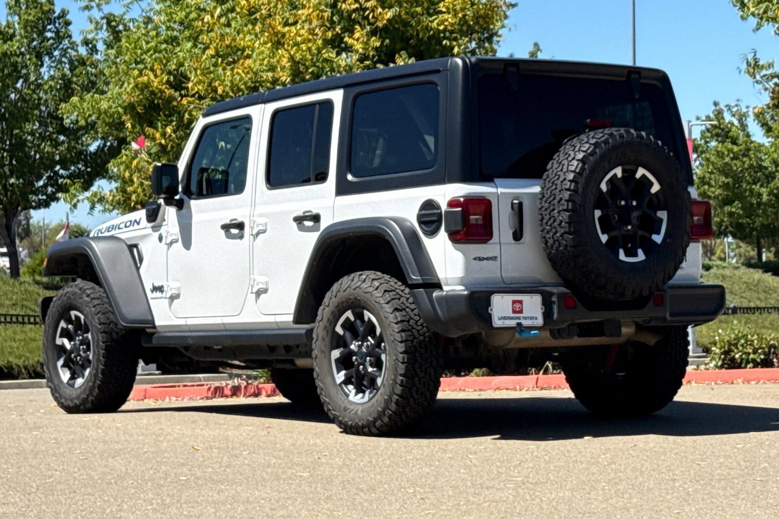 Used 2024 Jeep Wrangler Unlimited Rubicon 4xe AWD/4WD image 6