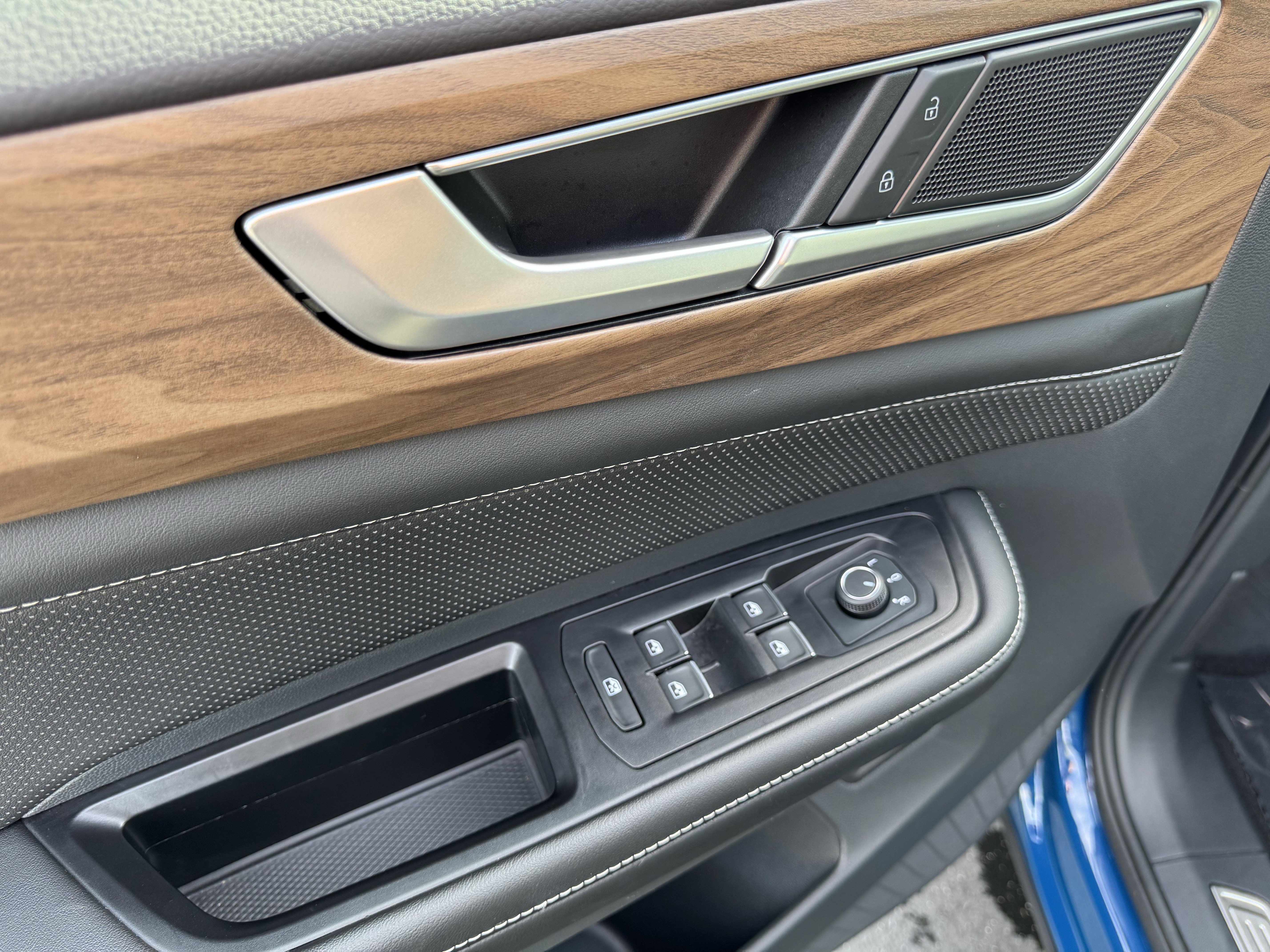 Certified 2025 Volkswagen Atlas SE image 15