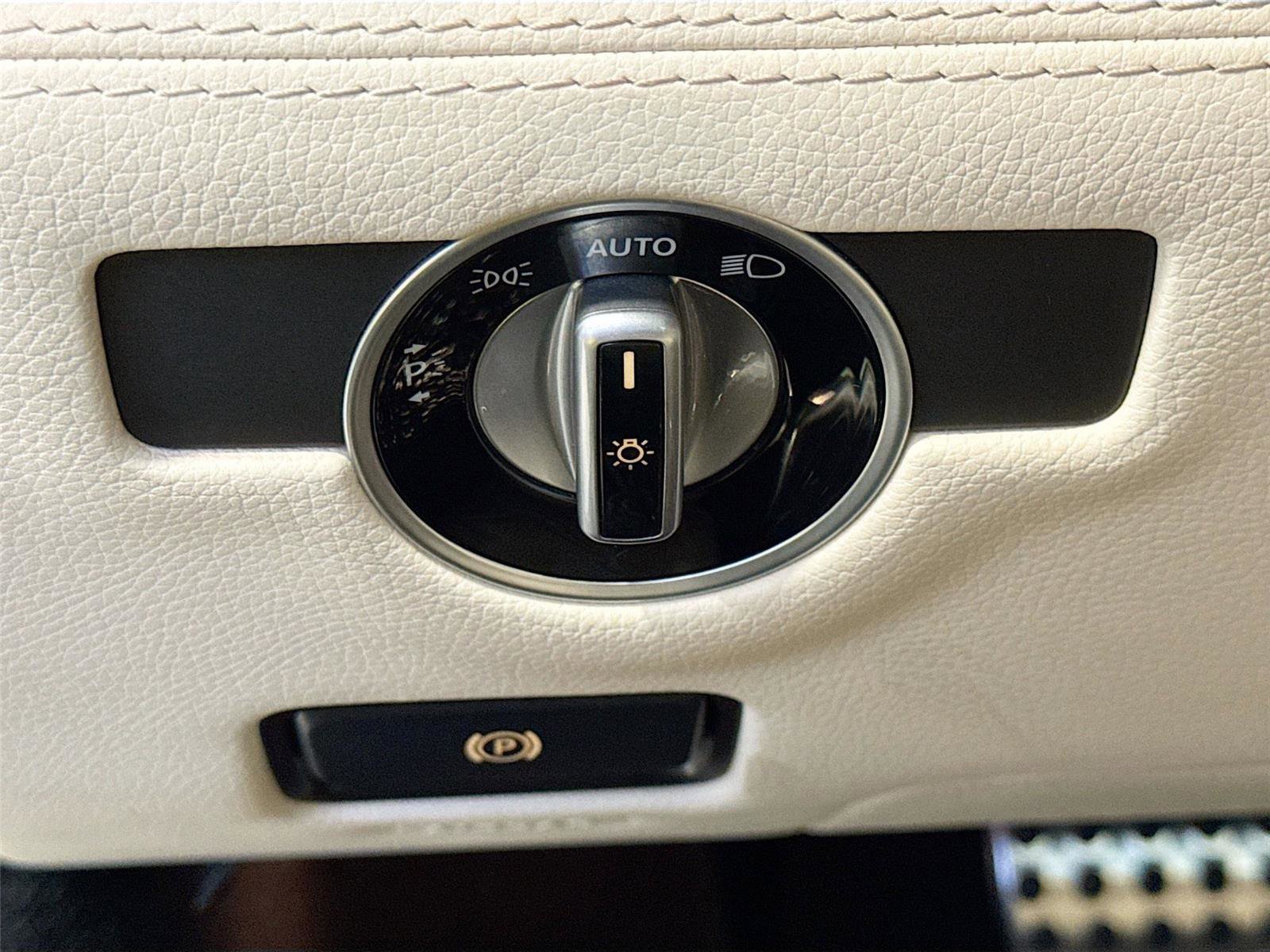 Used 2017 Mercedes-Benz SL 550 image 10