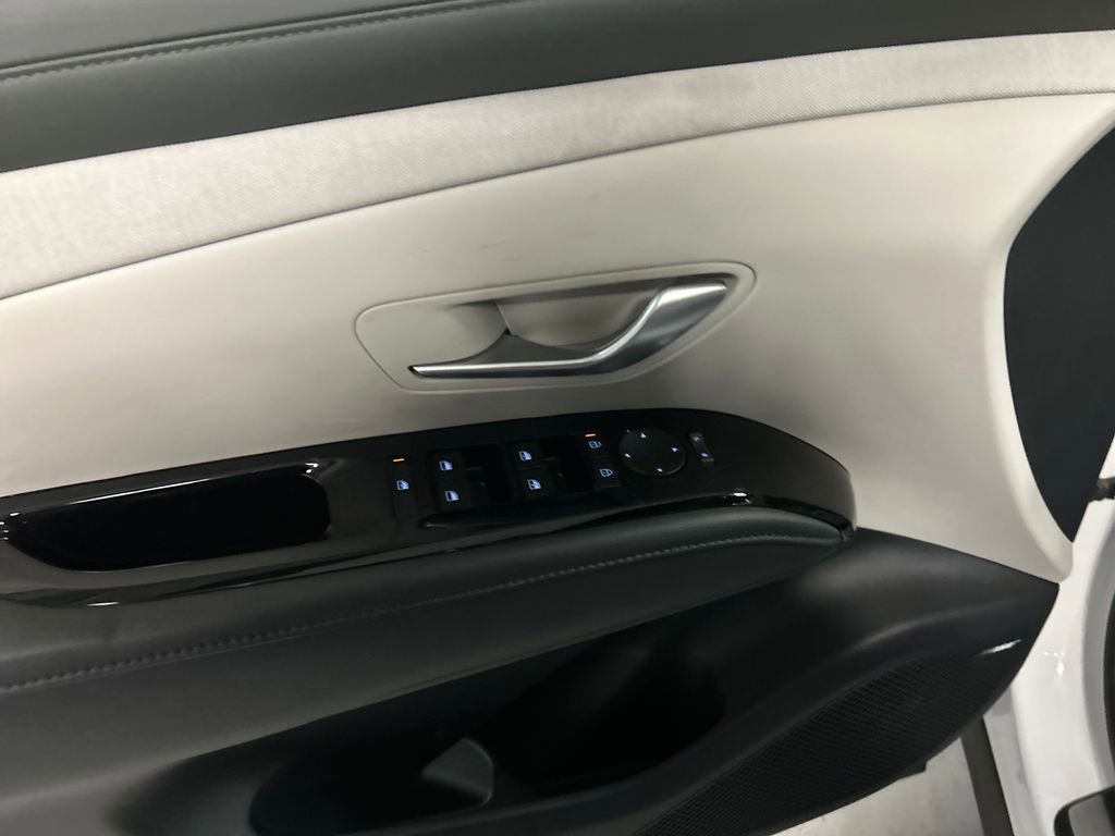 Used 2025 Hyundai Tucson Limited image 12