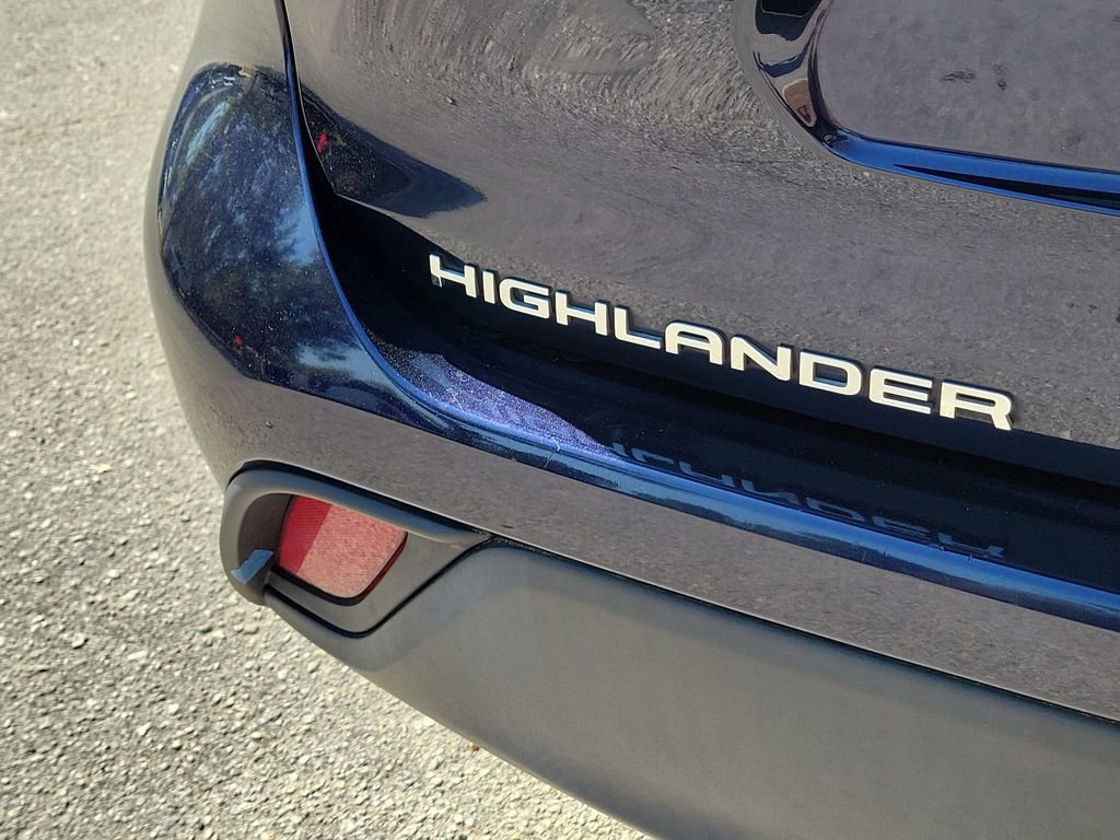 Used 2022 Toyota Highlander LE image 8