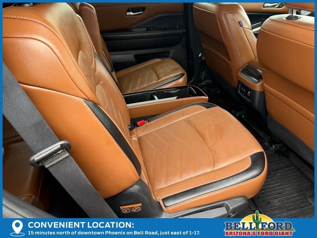 Used 2024 Nissan Pathfinder Platinum image 11