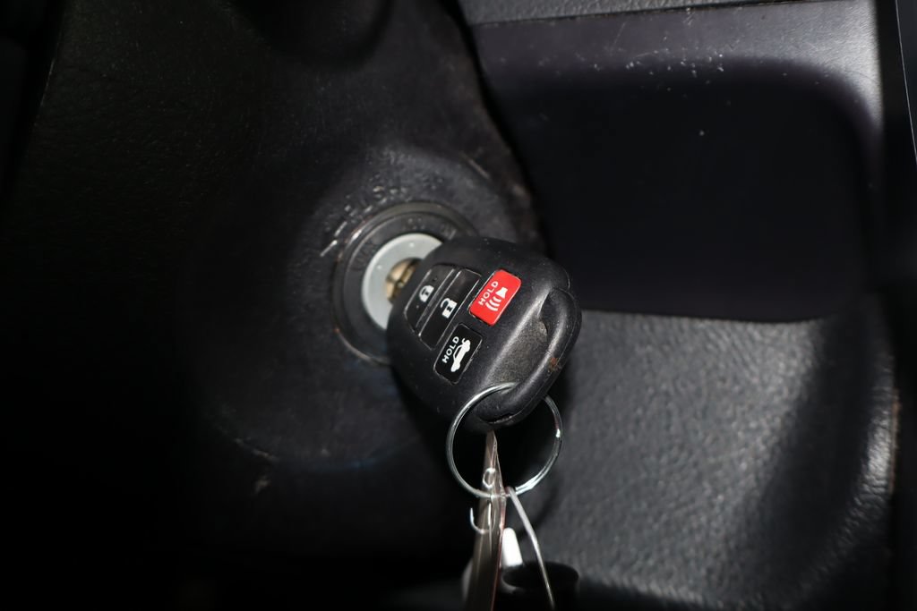 Used 2015 Toyota Camry SE FWD image 21