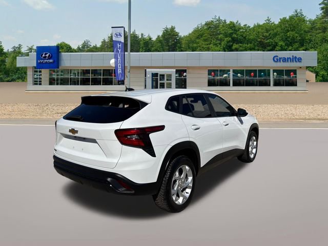 Used 2024 Chevrolet Trax LS w/ LS Convenience Package image 6