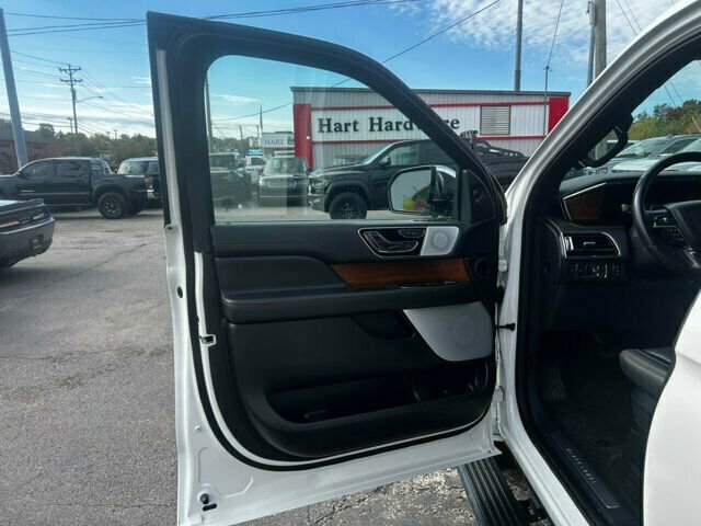 Used 2023 Lincoln Navigator L Black Label image 9
