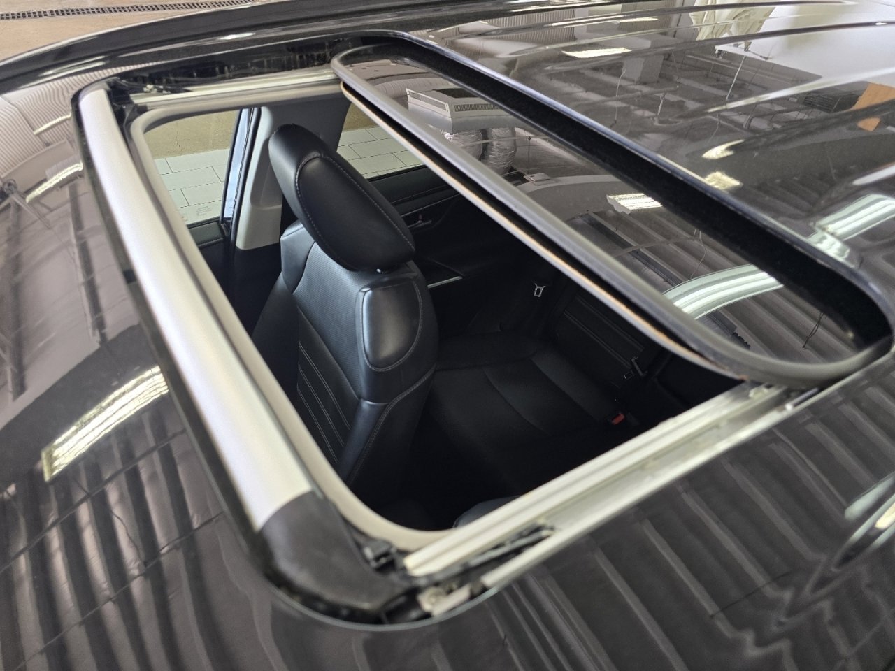 Used 2023 Toyota RAV4 Limited AWD/4WD image 3