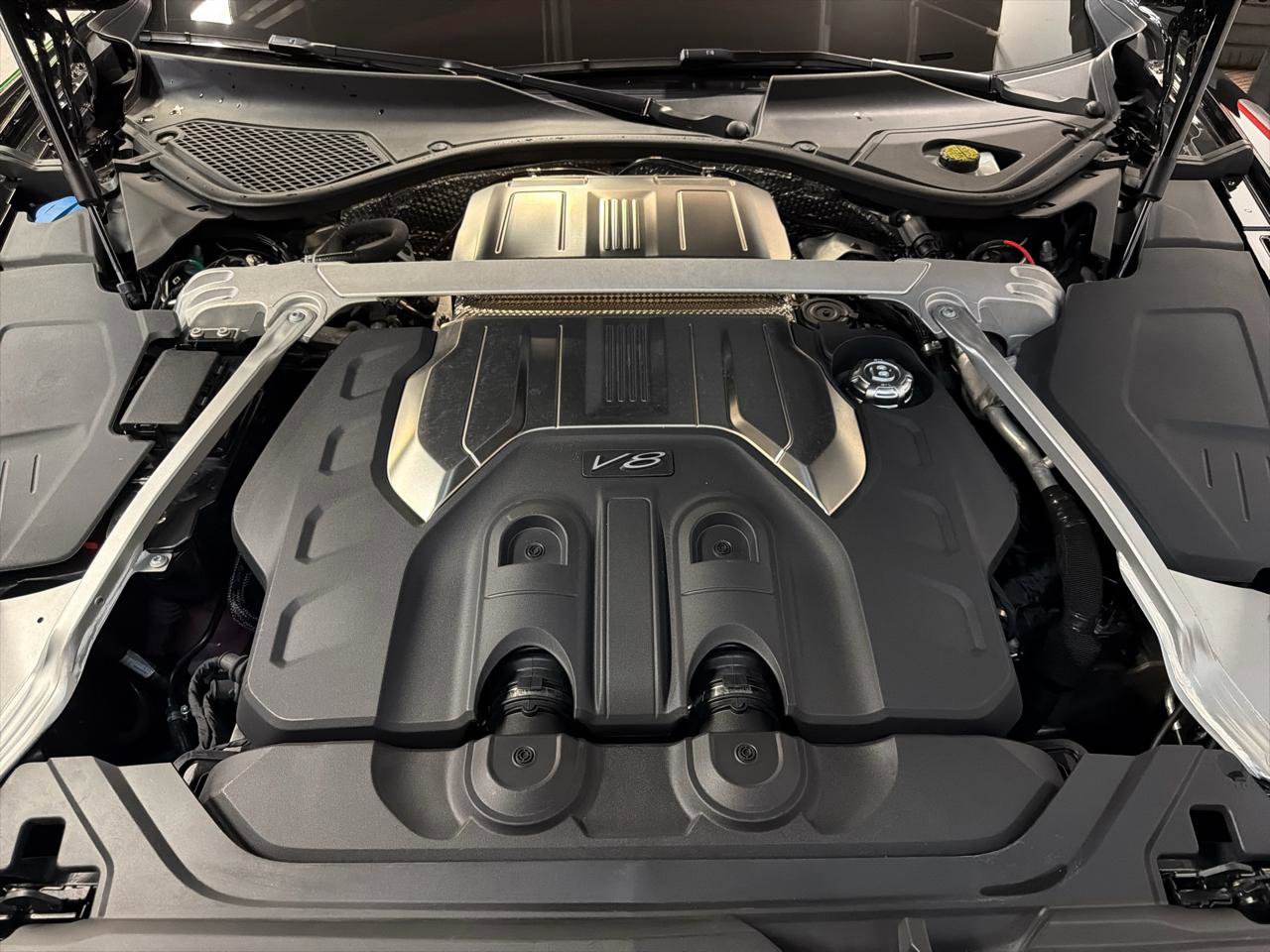 Used 2022 Bentley Flying Spur V8 image 35