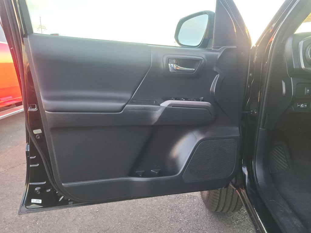 Used 2023 Toyota Tacoma TRD Off-Road w/ Technology Package image 21