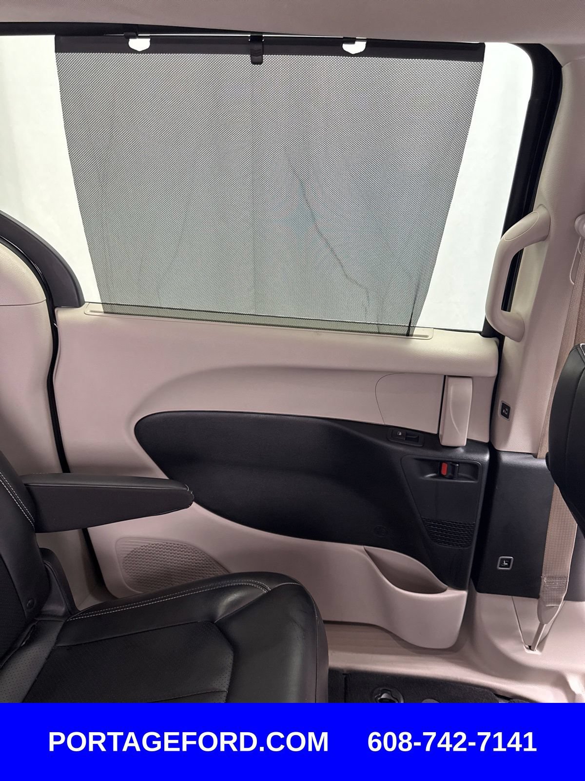 Used 2023 Chrysler Pacifica Touring-L FWD image 32