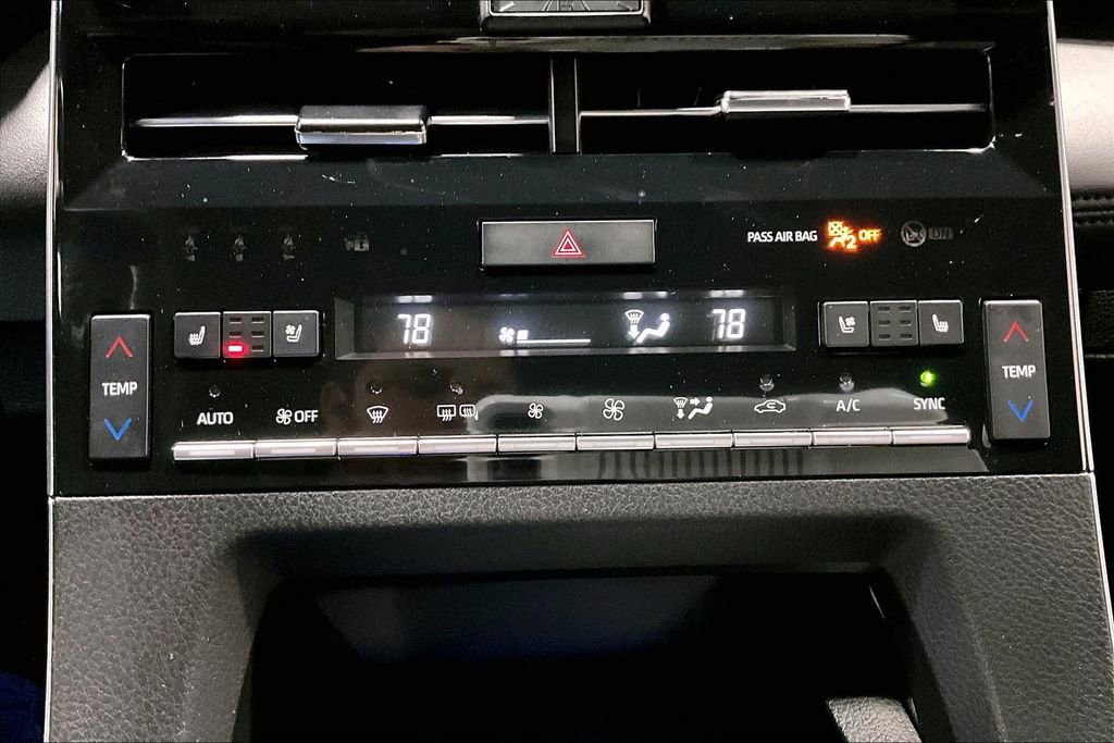 Used 2022 Toyota Avalon Touring w/ Advanced Safety Package image 15