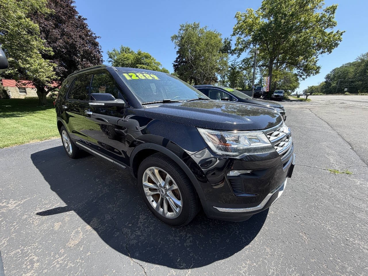 Used 2019 Ford Explorer Limited w/ Class III Trailer Tow Package AWD/4WD image 2
