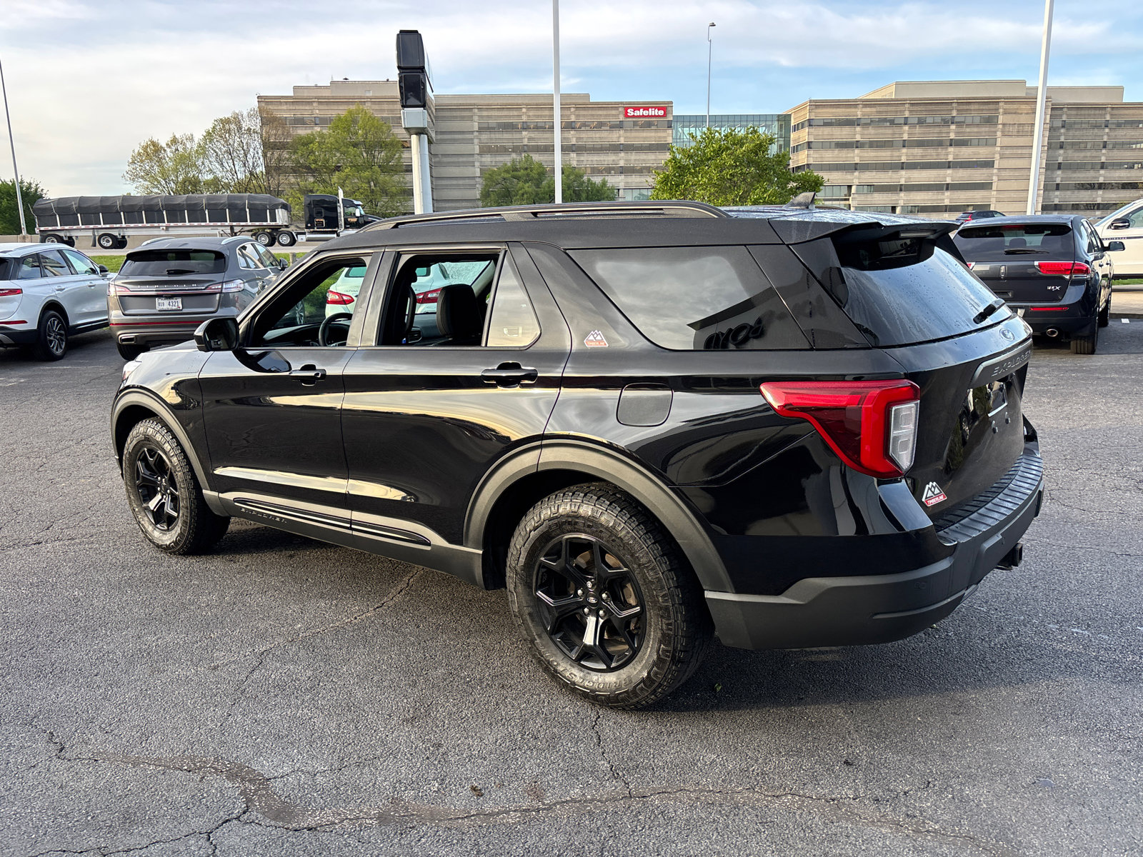 Used 2022 Ford Explorer Timberline w/ Timberline Technology Package AWD/4WD image 5