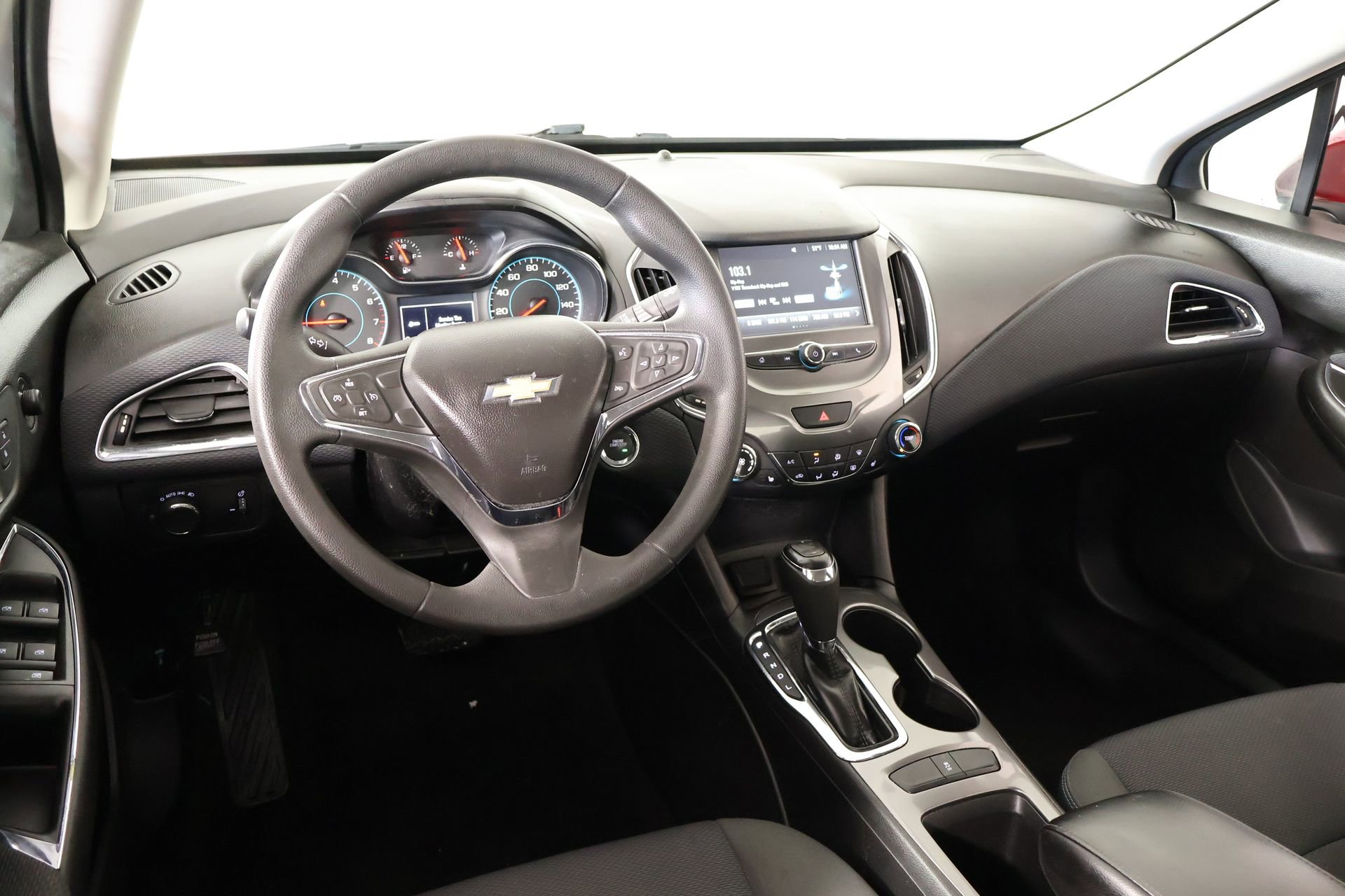 Used 2018 Chevrolet Cruze LT w/ Convenience Package image 2