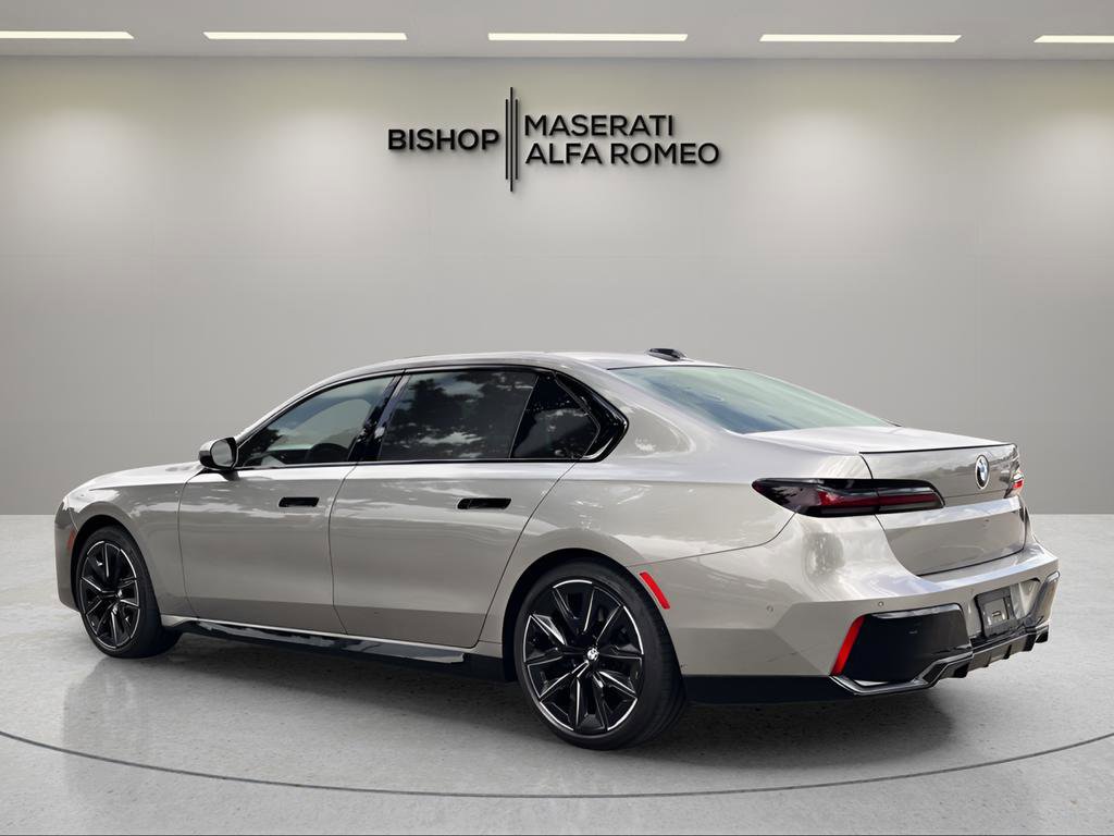 Used 2024 BMW 740i w/ Premium Package image 4