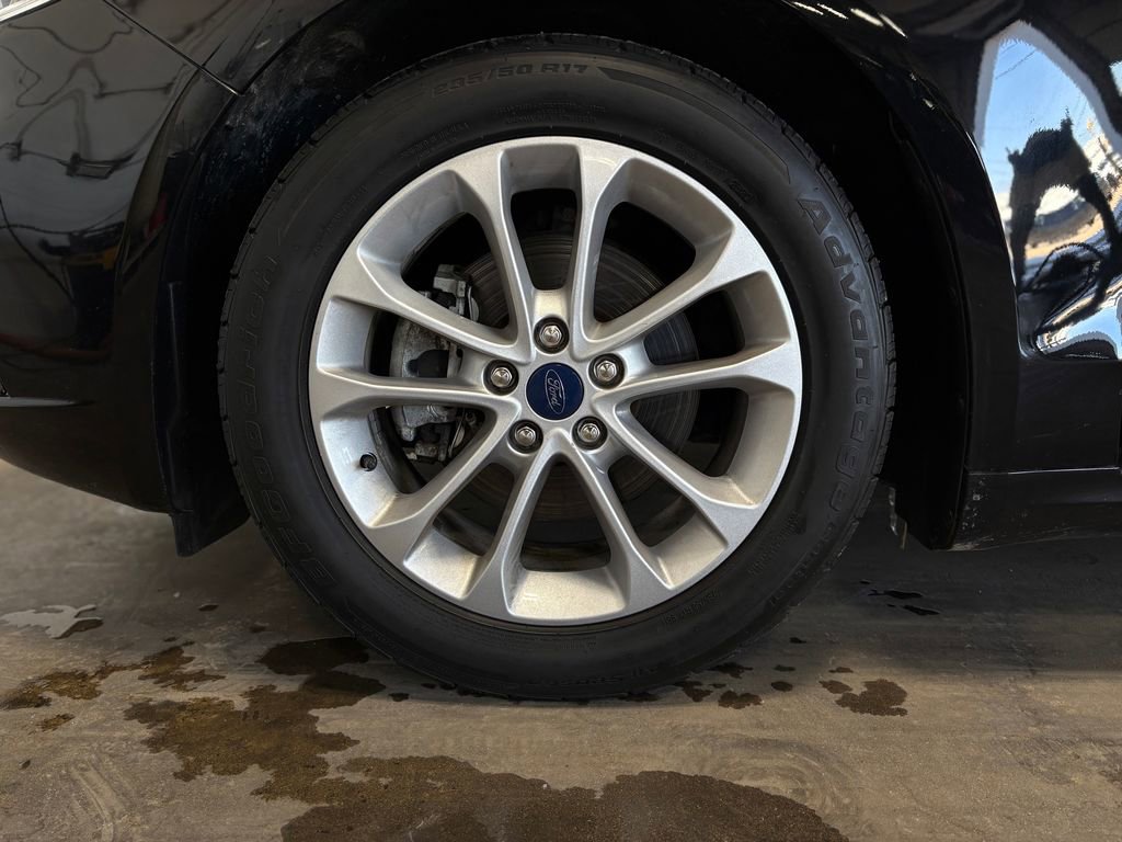 Used 2020 Ford Fusion SE image 31