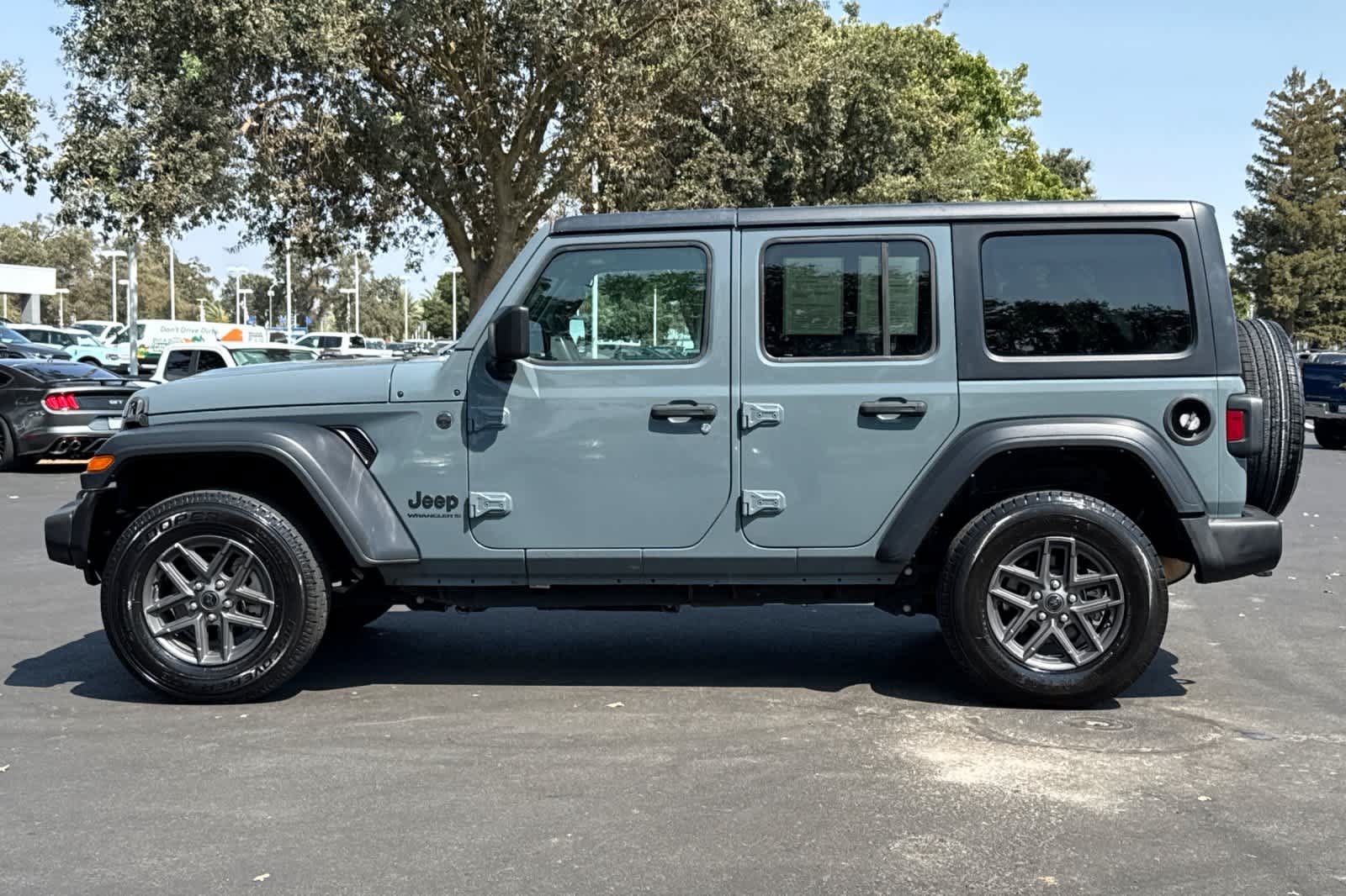 Used 2024 Jeep Wrangler Unlimited Sport AWD/4WD image 5