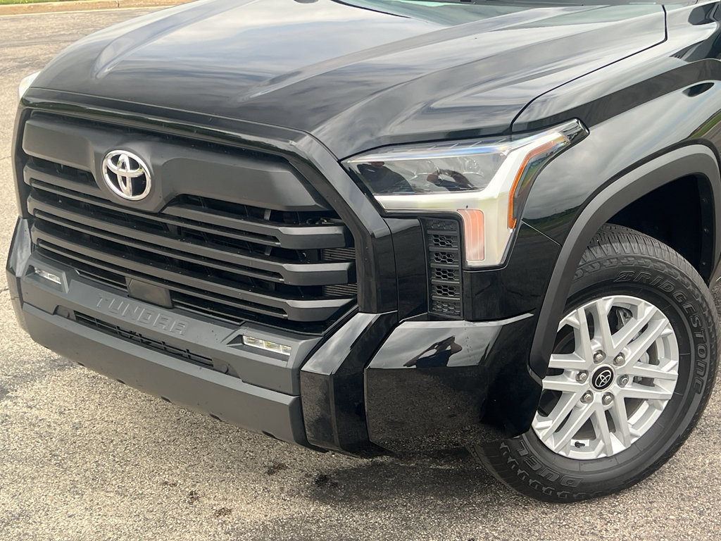 Used 2023 Toyota Tundra SR5 w/ SR5 Convenience Package AWD/4WD image 8