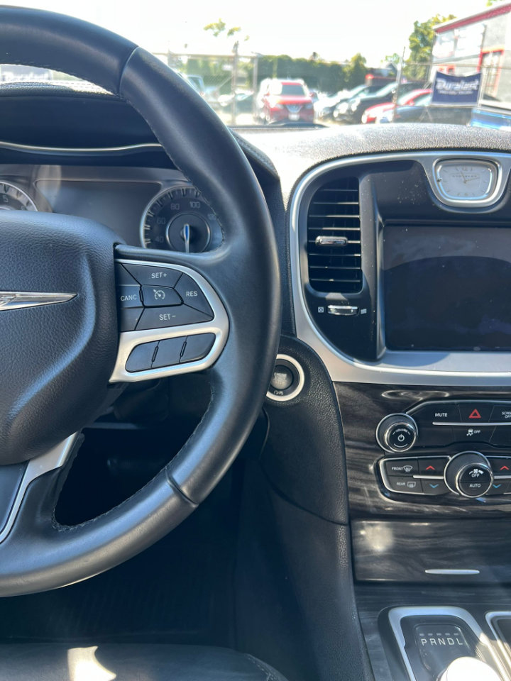 Used 2017 Chrysler 300 Limited image 22