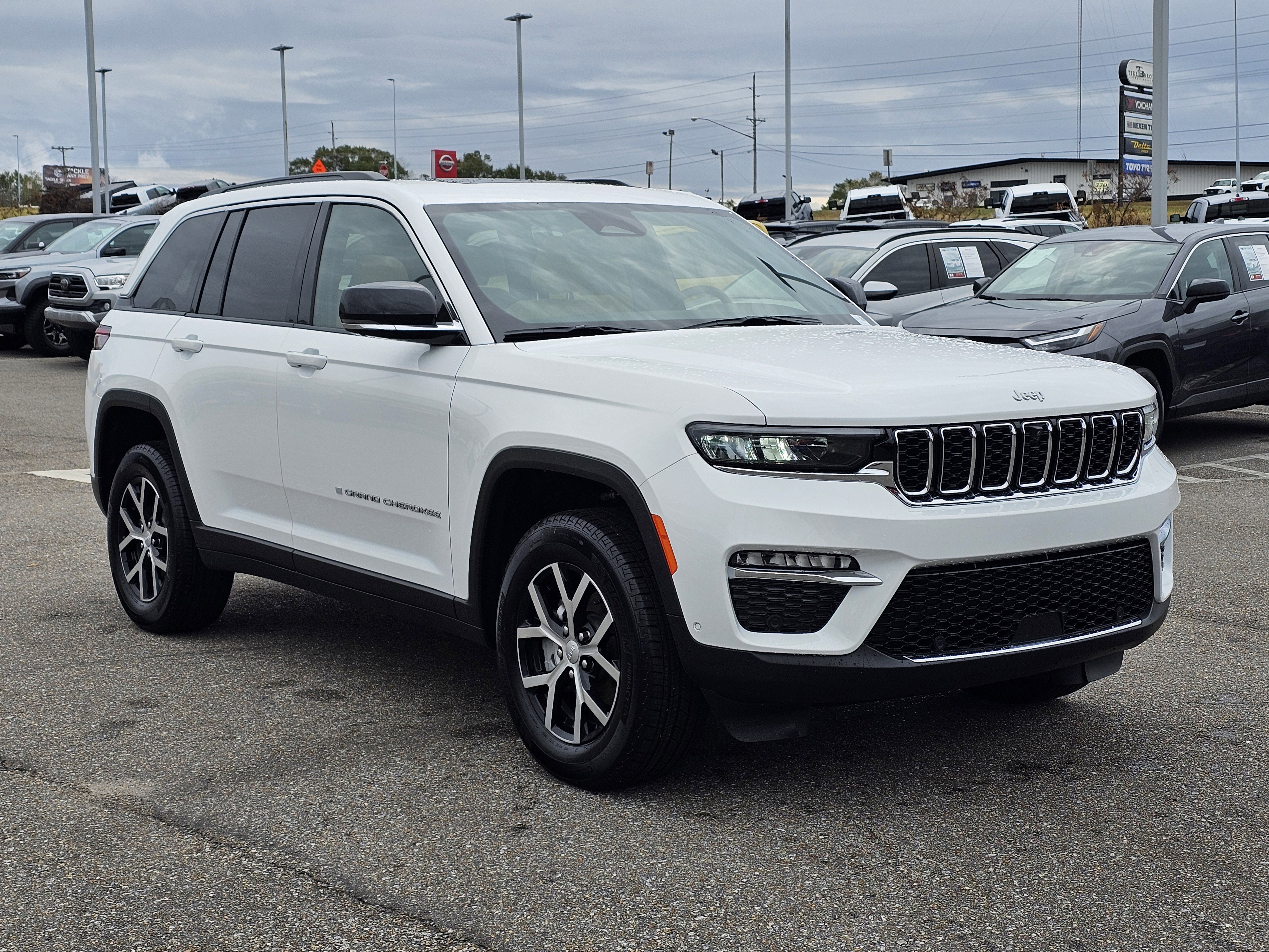 New 2025 Jeep Grand Cherokee Limited w/ Luxury Tech Group II image 5