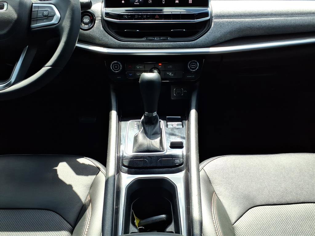 Used 2023 Jeep Compass Latitude image 18