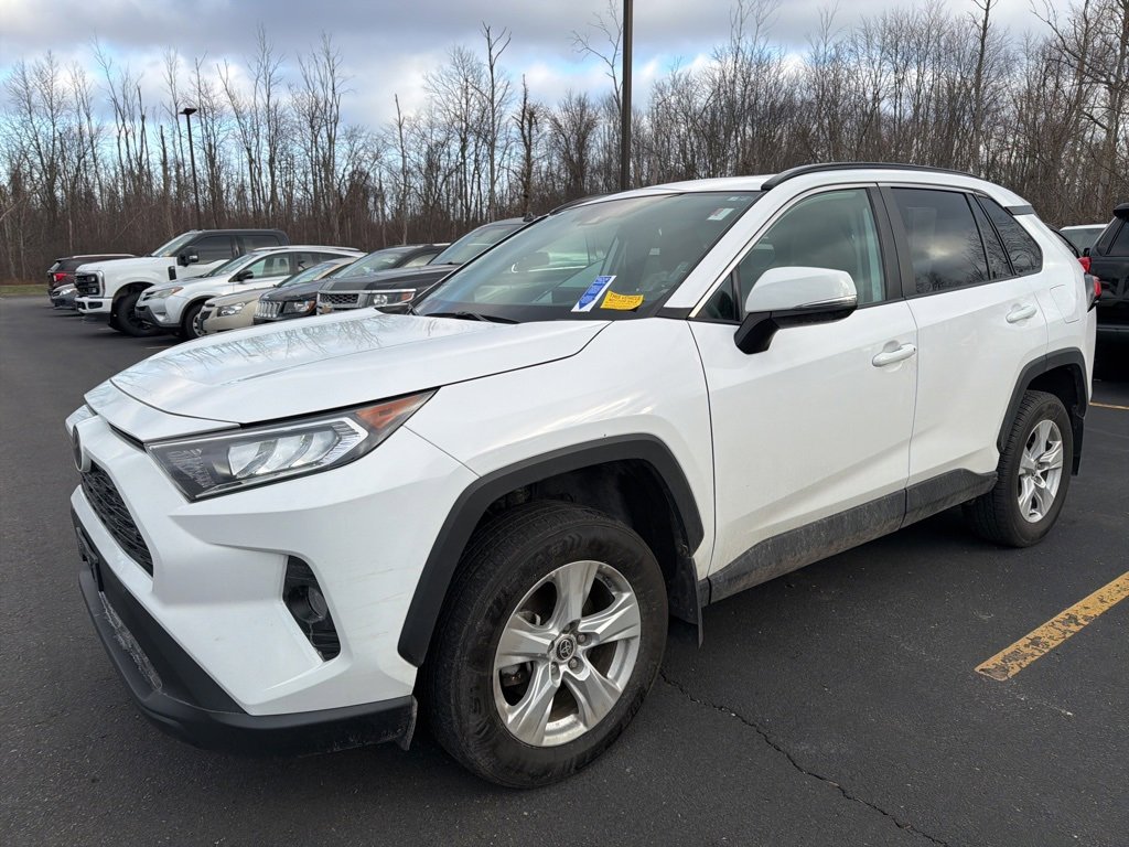 Used 2021 Toyota RAV4 XLE w/ Convenience Package image 4
