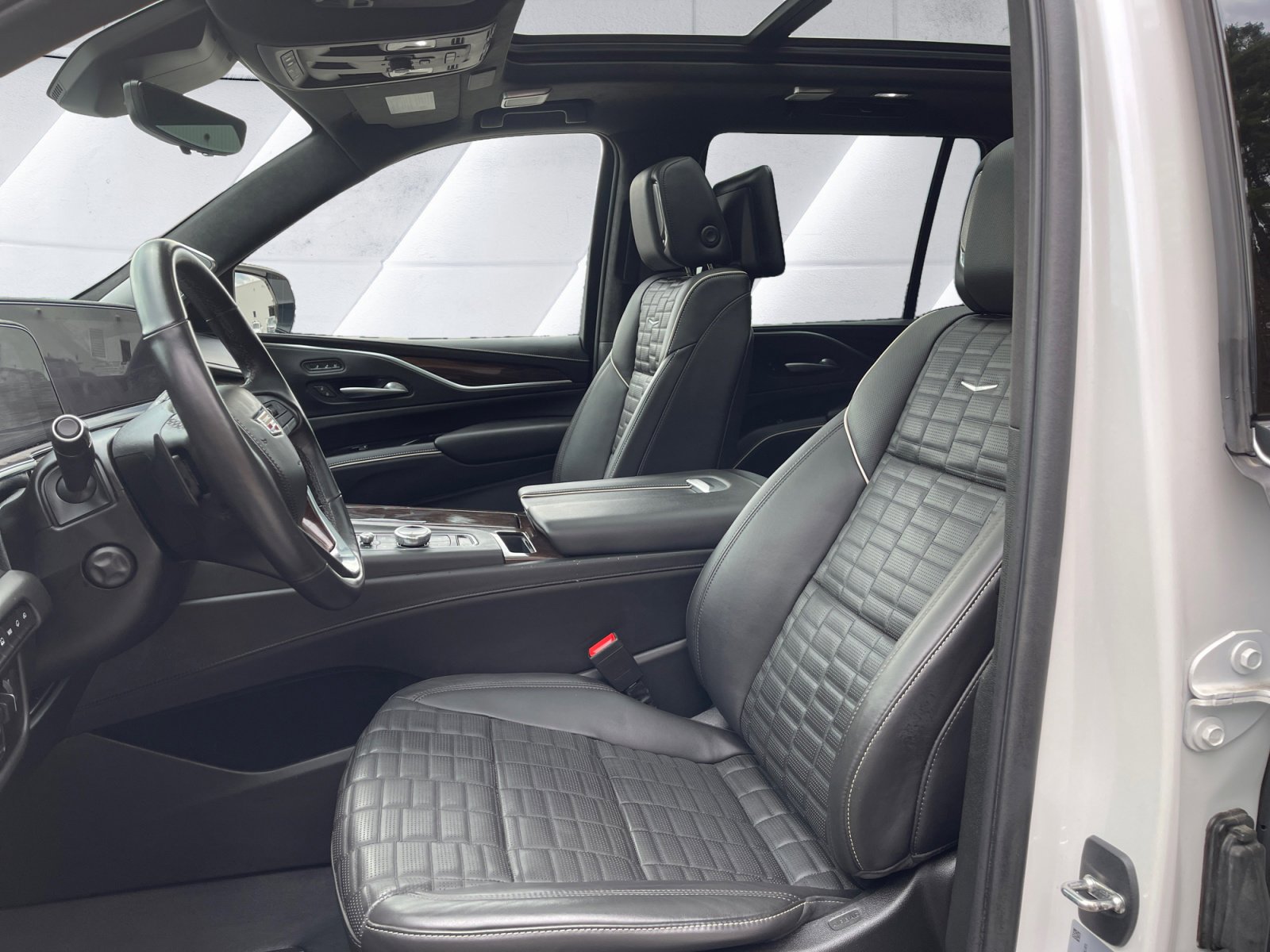 Used 2023 Cadillac Escalade Premium Luxury Platinum image 10