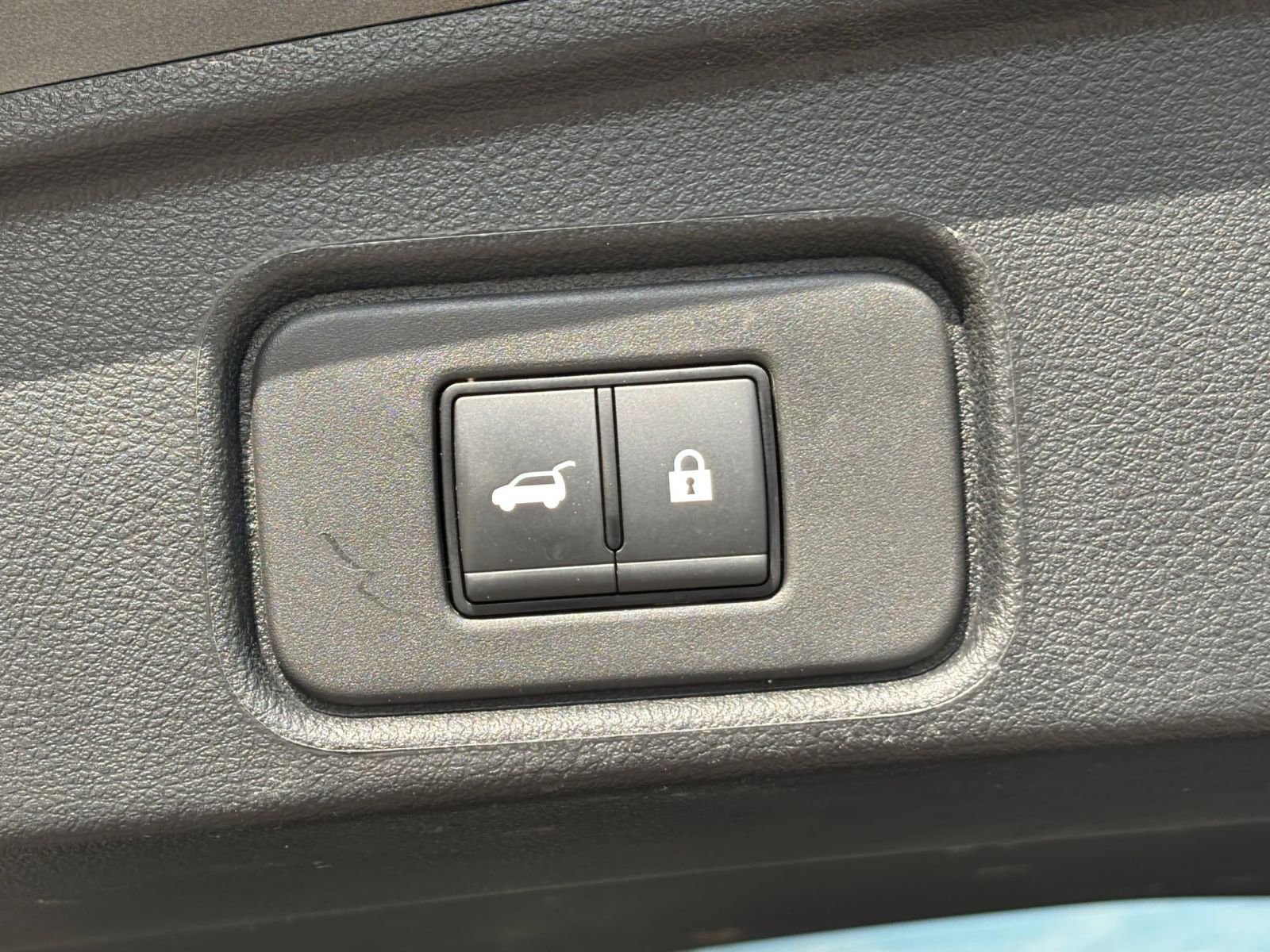 Used 2025 Nissan Pathfinder SV image 27