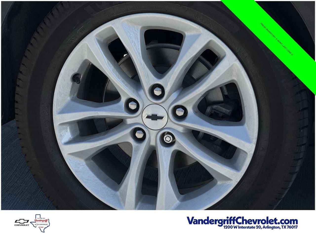 Used 2017 Chevrolet Malibu LT w/ Leather Package FWD image 8