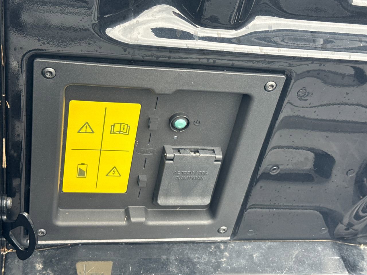 Used 2023 Ford F150 Lightning Pro image 11