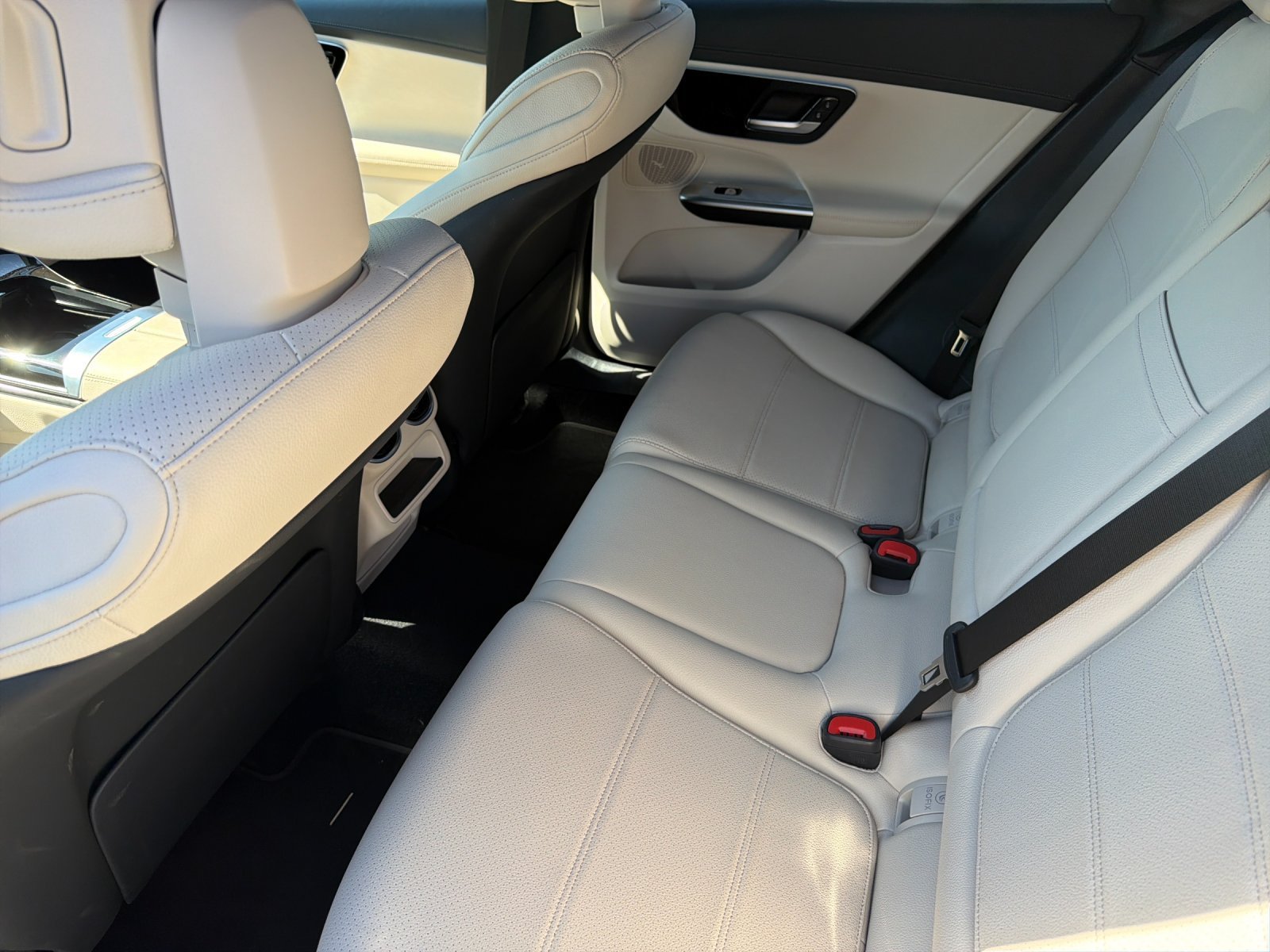 Used 2024 Mercedes-Benz GLC 300 4MATIC image 9