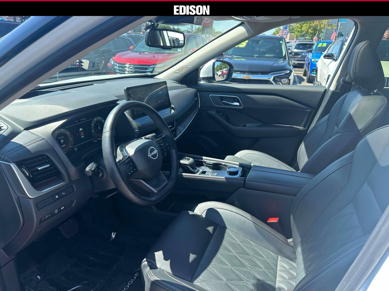 Used 2025 Nissan Rogue Platinum w/ Platinum Premium Package AWD/4WD image 14
