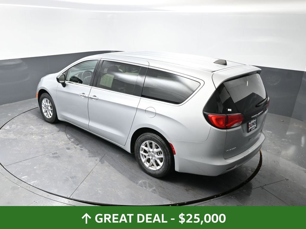 Used 2024 Chrysler Voyager LX image 47