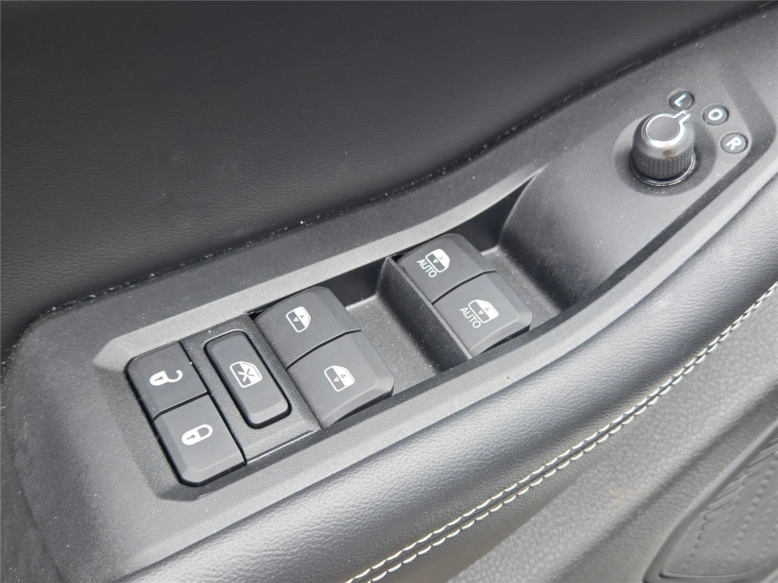 Used 2023 Jeep Grand Cherokee Altitude AWD/4WD image 22