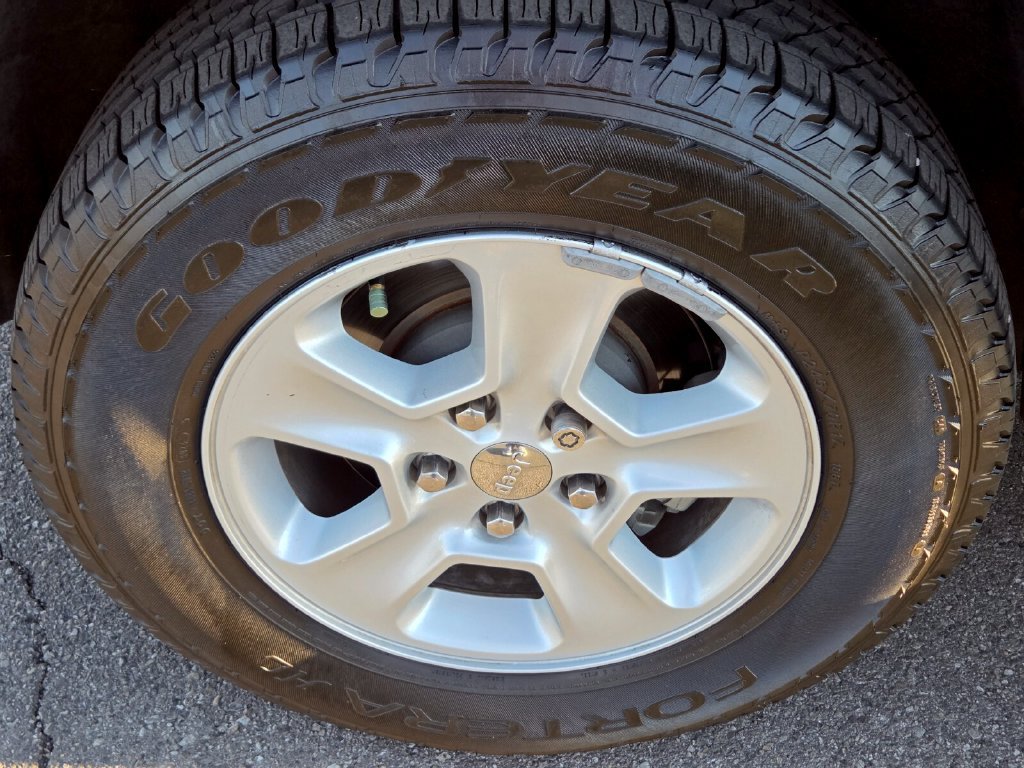Used 2015 Jeep Grand Cherokee Laredo AWD/4WD image 10