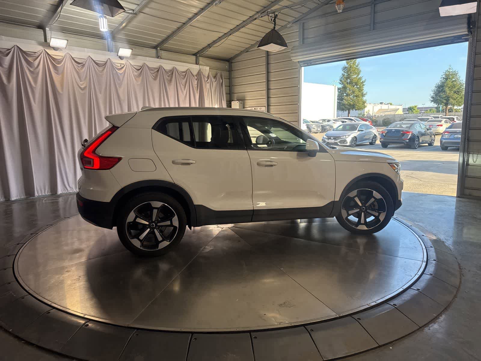 Used 2020 Volvo XC40 T5 Momentum AWD/4WD image 4
