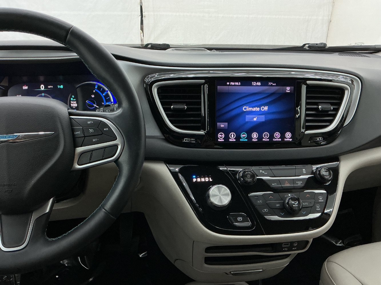 Used 2018 Chrysler Pacifica Touring-L FWD image 32
