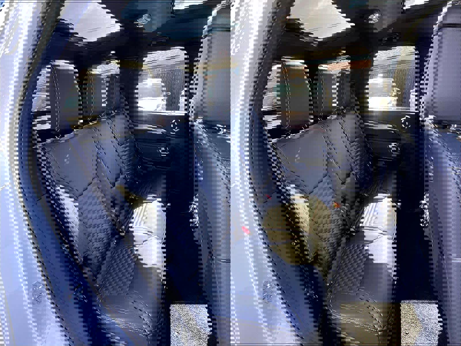 Used 2025 Land Rover Discovery Dynamic SE image 28