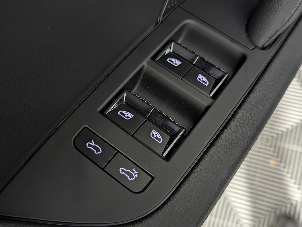 New 2026 Porsche Cayenne Electric AWD/4WD image 28