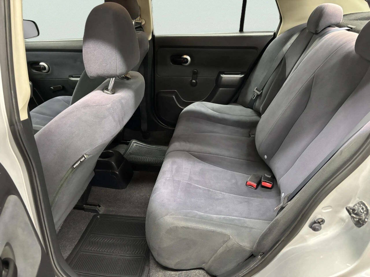 Used 2010 Nissan Versa Sedan FWD image 17