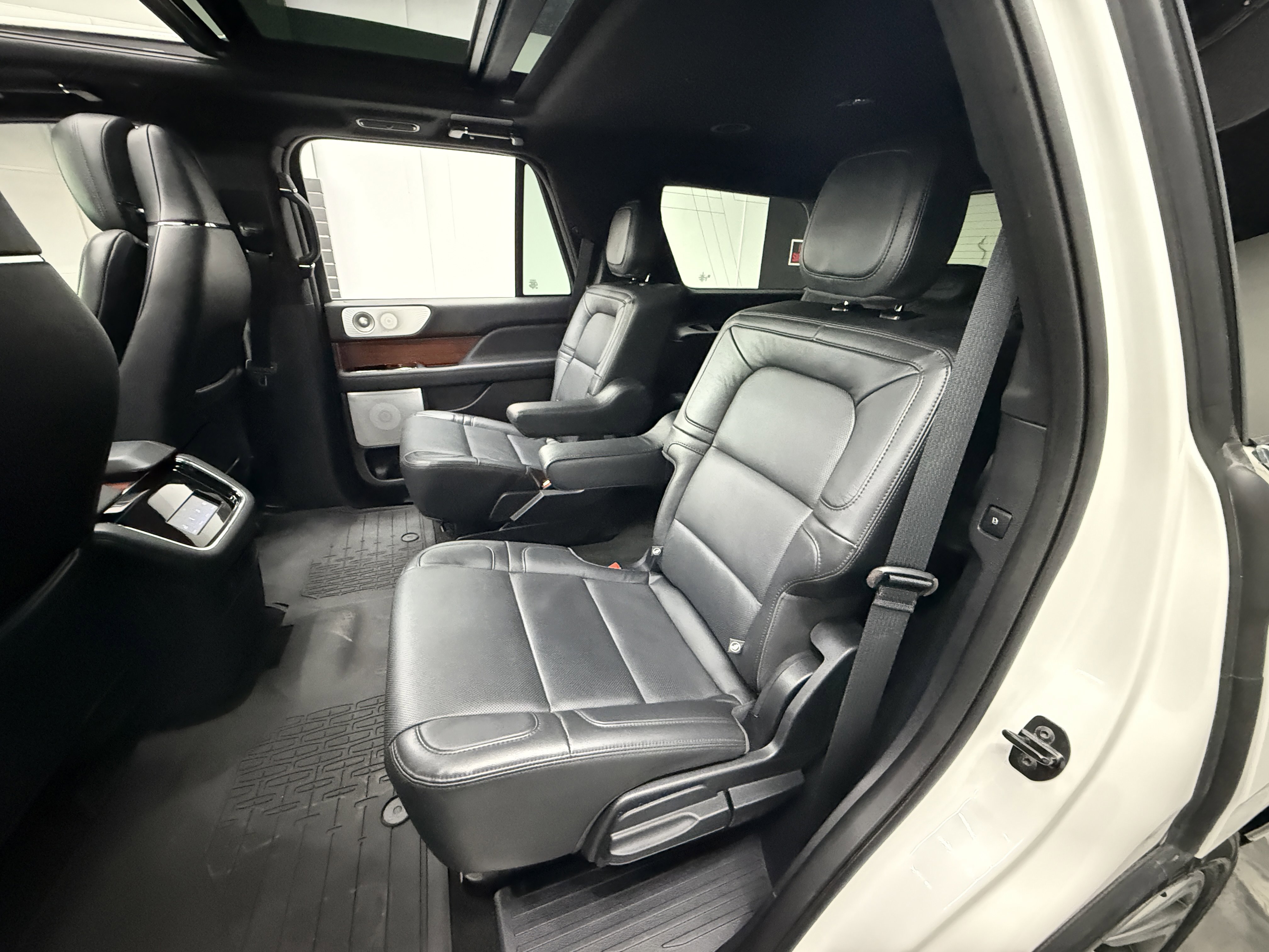 Used 2022 Lincoln Navigator Reserve w/ Equipment Group 201A image 27